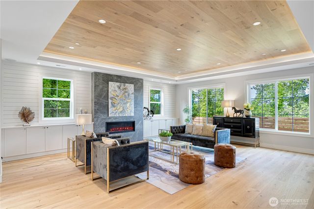 12811 SE 44th Place, Bellevue, WA 98006