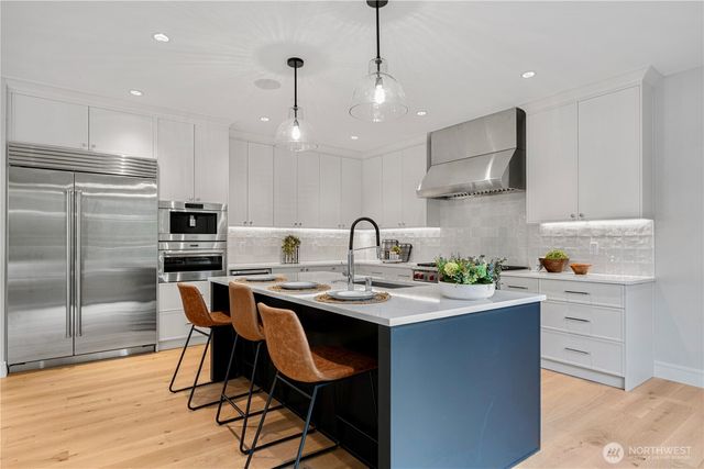 12811 SE 44th Place, Bellevue, WA 98006