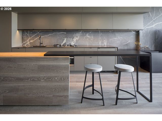 1410 Nw KEARNEY St 721, Portland, OR 97209