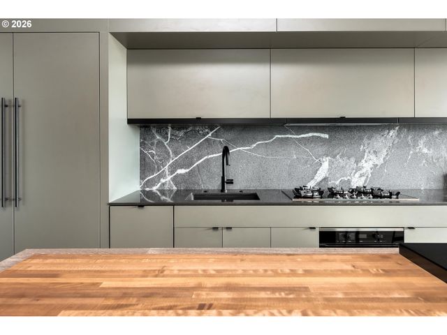 1410 Nw KEARNEY St 721, Portland, OR 97209