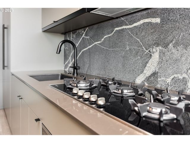 1410 Nw KEARNEY St 721, Portland, OR 97209