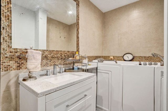 1020 NW 25th Ave, Fort Lauderdale, FL 33311