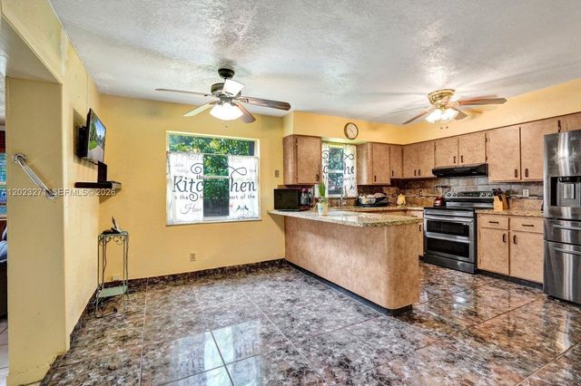 1020 NW 25th Ave, Fort Lauderdale, FL 33311