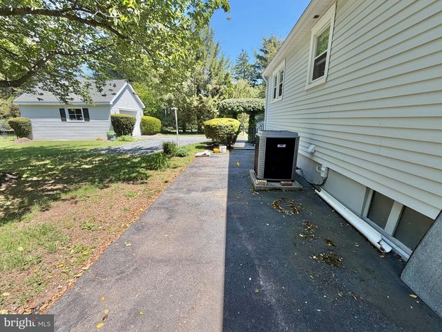 1901 COLUMBUS RD, Burlington, NJ 08016