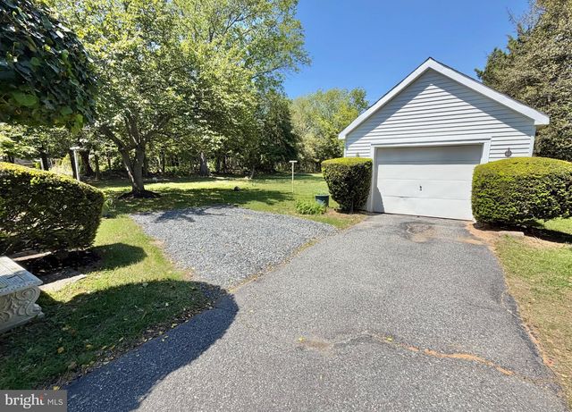 1901 COLUMBUS RD, Burlington, NJ 08016