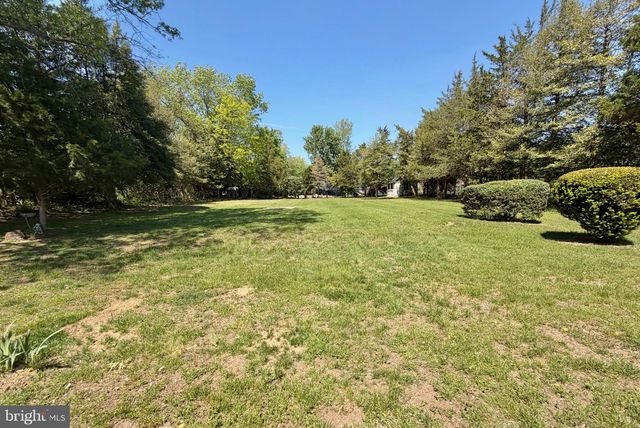 1901 COLUMBUS RD, Burlington, NJ 08016
