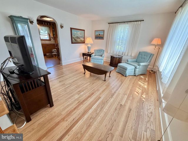 1901 COLUMBUS RD, Burlington, NJ 08016