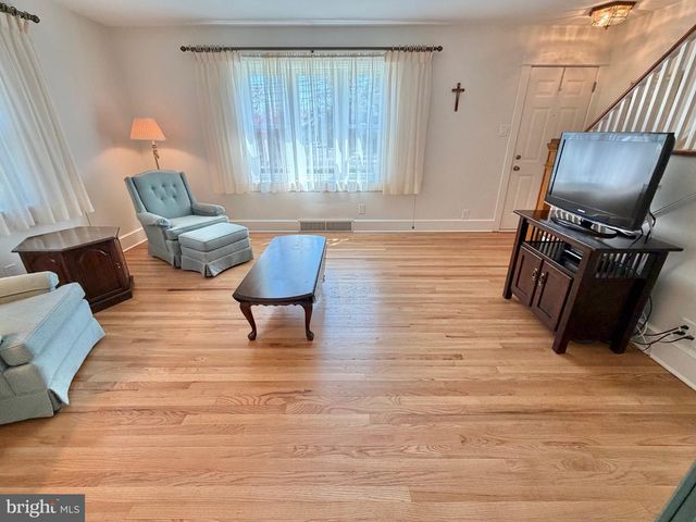 1901 COLUMBUS RD, Burlington, NJ 08016
