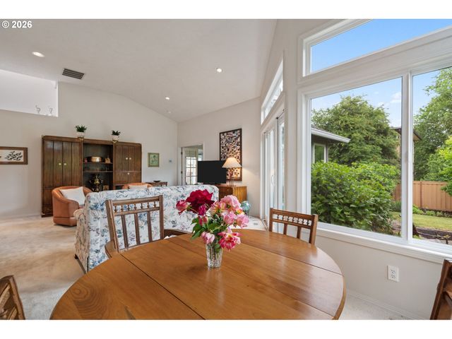 5799 LANGFORD Ln, Lake Oswego, OR 97035