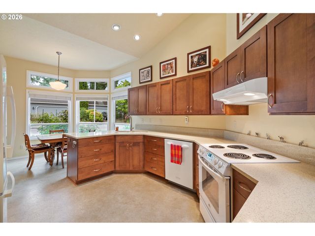 5799 LANGFORD Ln, Lake Oswego, OR 97035