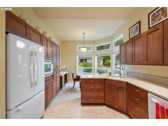 5799 LANGFORD Ln, Lake Oswego, OR 97035