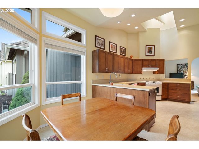 5799 LANGFORD Ln, Lake Oswego, OR 97035