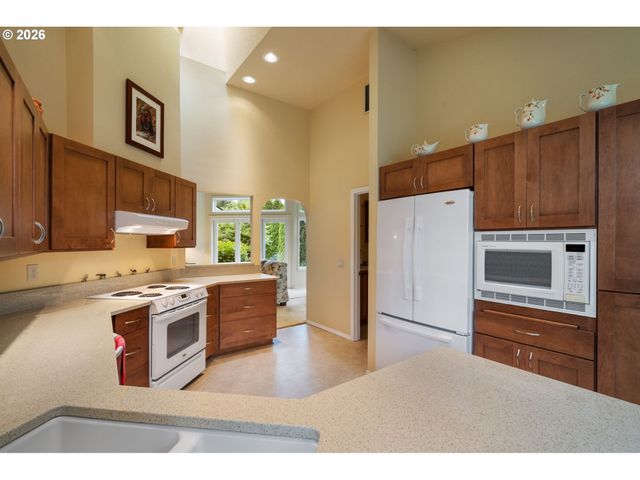 5799 LANGFORD Ln, Lake Oswego, OR 97035