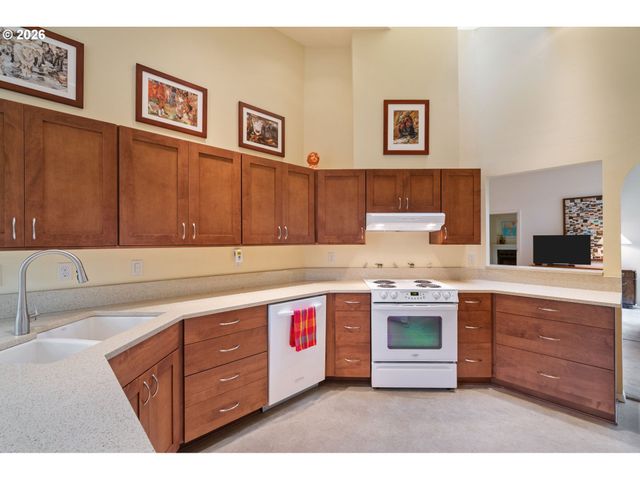 5799 LANGFORD Ln, Lake Oswego, OR 97035