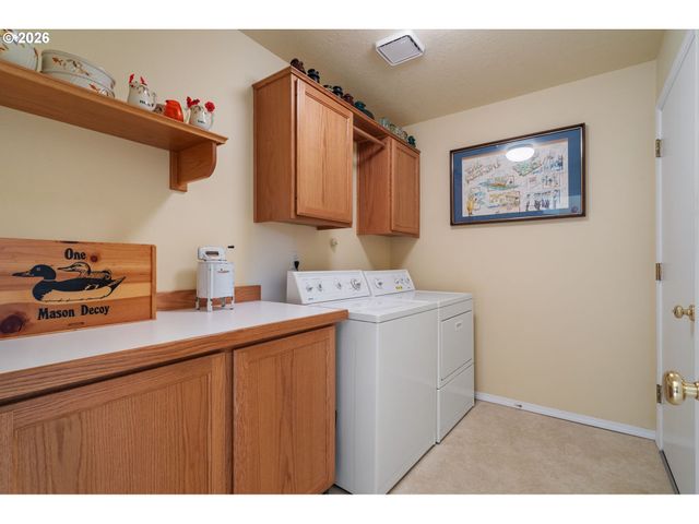 5799 LANGFORD Ln, Lake Oswego, OR 97035
