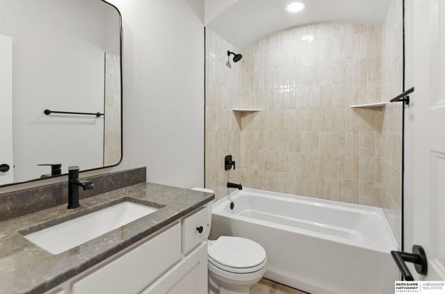 9910 Cimarron Street, Papillion, NE 68046