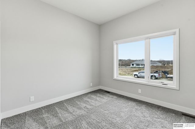 9910 Cimarron Street, Papillion, NE 68046