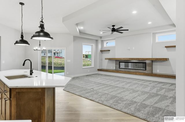 9910 Cimarron Street, Papillion, NE 68046