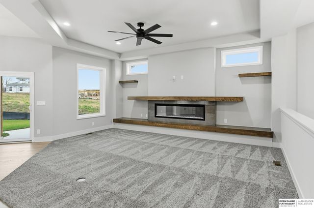 9910 Cimarron Street, Papillion, NE 68046