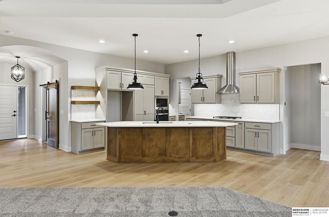 9910 Cimarron Street, Papillion, NE 68046