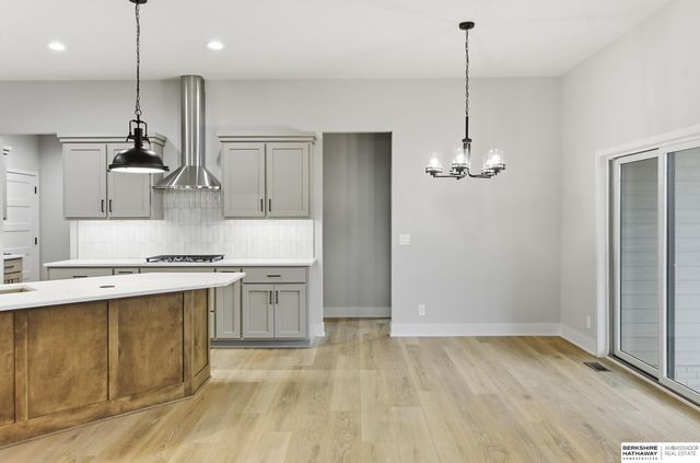 9910 Cimarron Street, Papillion, NE 68046