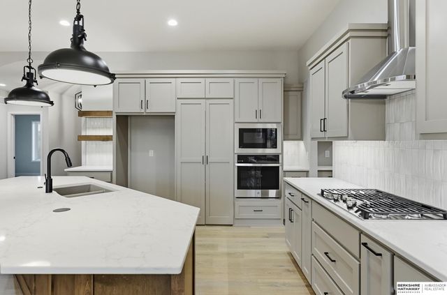 9910 Cimarron Street, Papillion, NE 68046