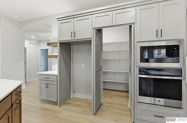 9910 Cimarron Street, Papillion, NE 68046