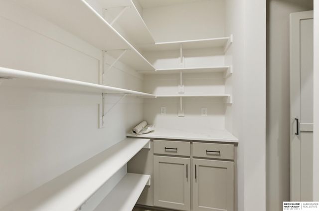 9910 Cimarron Street, Papillion, NE 68046