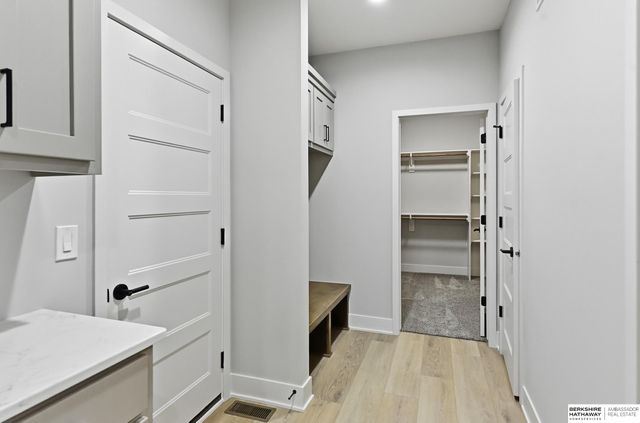 9910 Cimarron Street, Papillion, NE 68046