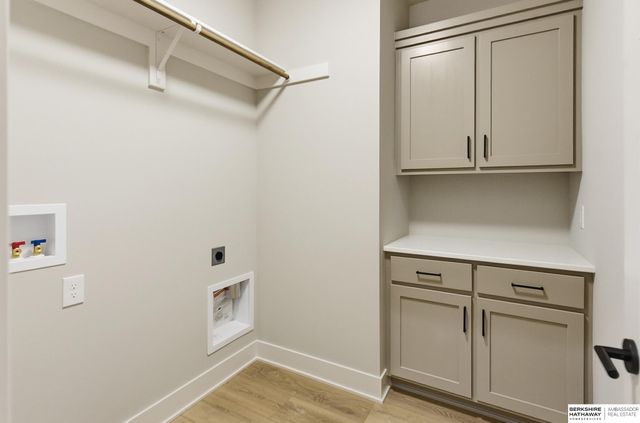 9910 Cimarron Street, Papillion, NE 68046