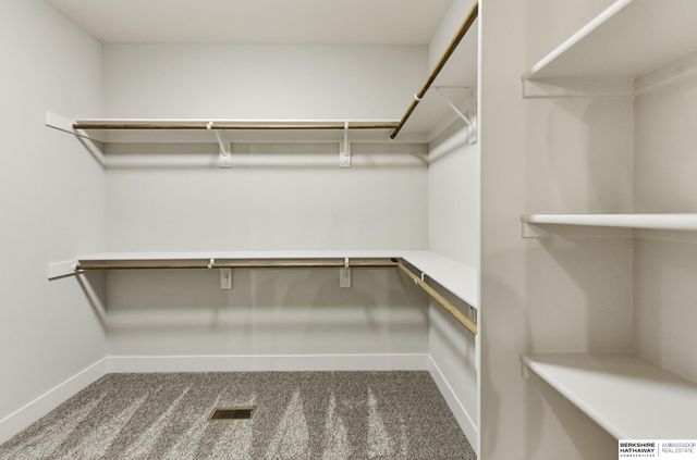 9910 Cimarron Street, Papillion, NE 68046