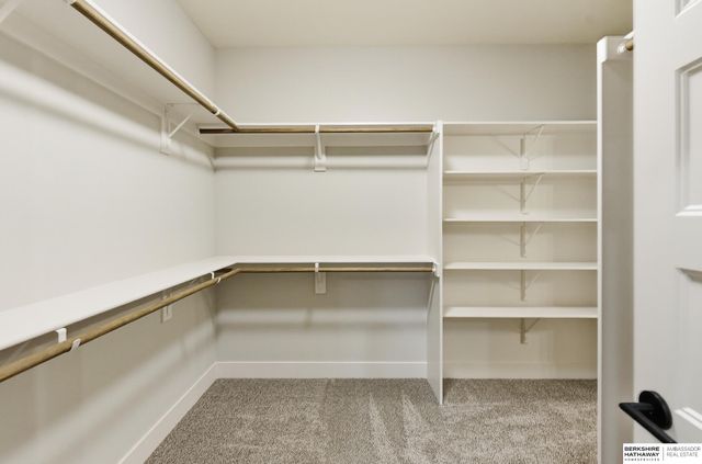 9910 Cimarron Street, Papillion, NE 68046