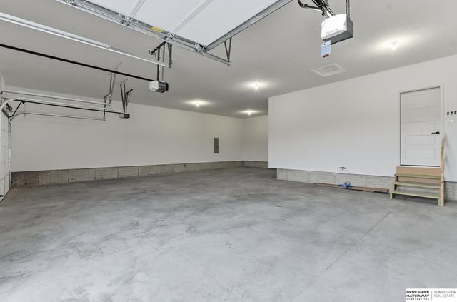 9910 Cimarron Street, Papillion, NE 68046