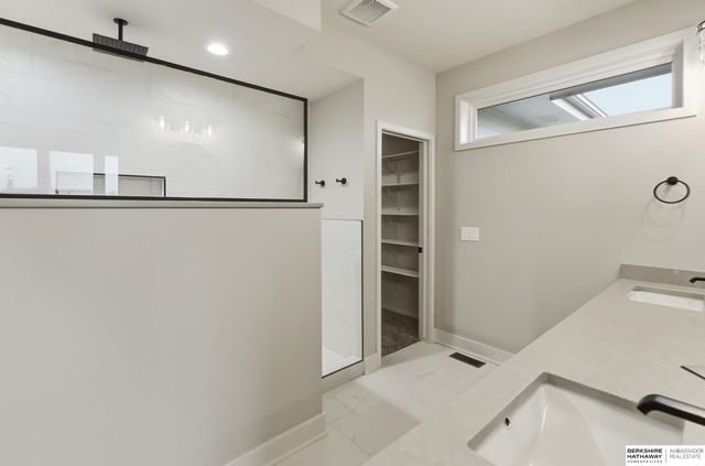 9910 Cimarron Street, Papillion, NE 68046