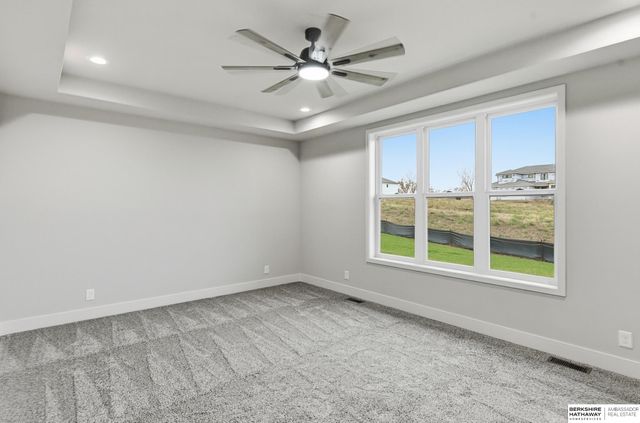 9910 Cimarron Street, Papillion, NE 68046