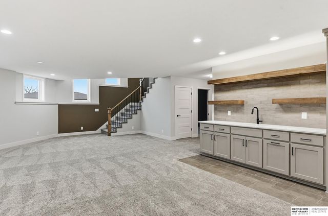 9910 Cimarron Street, Papillion, NE 68046