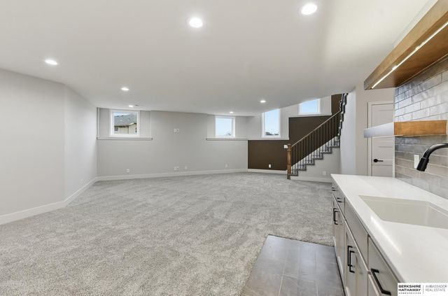 9910 Cimarron Street, Papillion, NE 68046