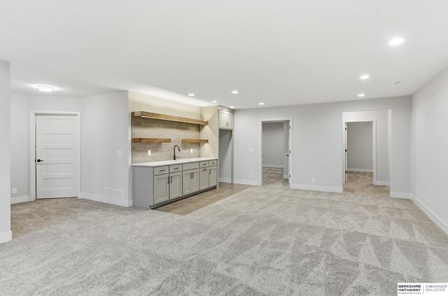 9910 Cimarron Street, Papillion, NE 68046