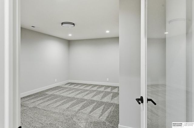 9910 Cimarron Street, Papillion, NE 68046