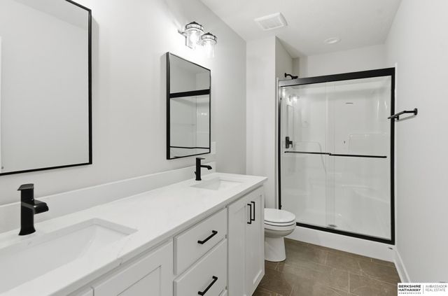 9910 Cimarron Street, Papillion, NE 68046