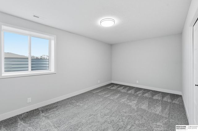 9910 Cimarron Street, Papillion, NE 68046