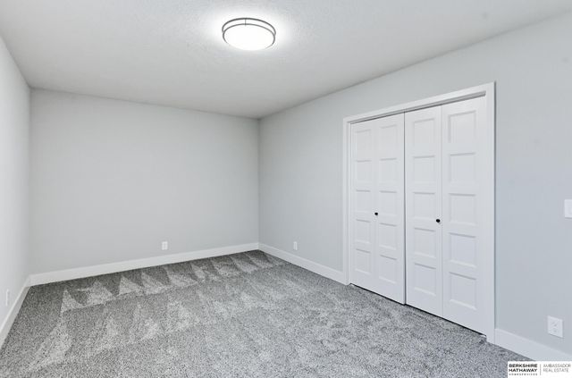 9910 Cimarron Street, Papillion, NE 68046