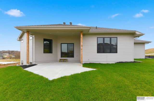 9910 Cimarron Street, Papillion, NE 68046