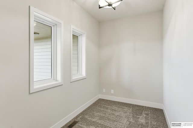 9910 Cimarron Street, Papillion, NE 68046