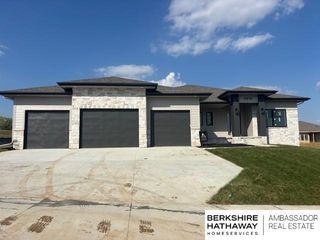 9910 Cimarron Street, Papillion, NE 68046