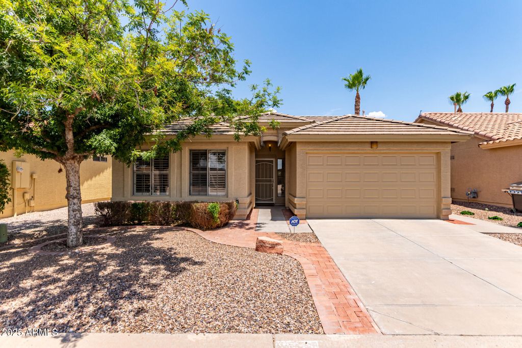 8940 E INDIANA Avenue, Sun Lakes, AZ 85248