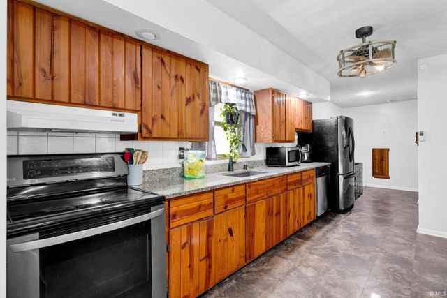 284 Old State Road 37 N, Bedford, IN 47421