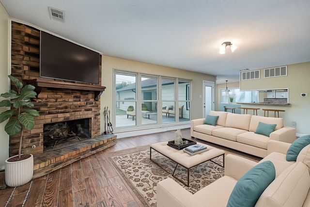 208 N Burnett Drive, Baytown, TX 77520