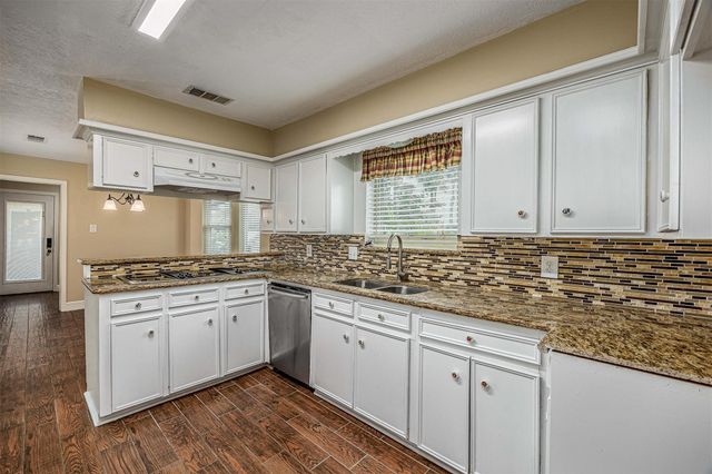 208 N Burnett Drive, Baytown, TX 77520