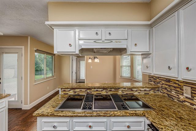 208 N Burnett Drive, Baytown, TX 77520